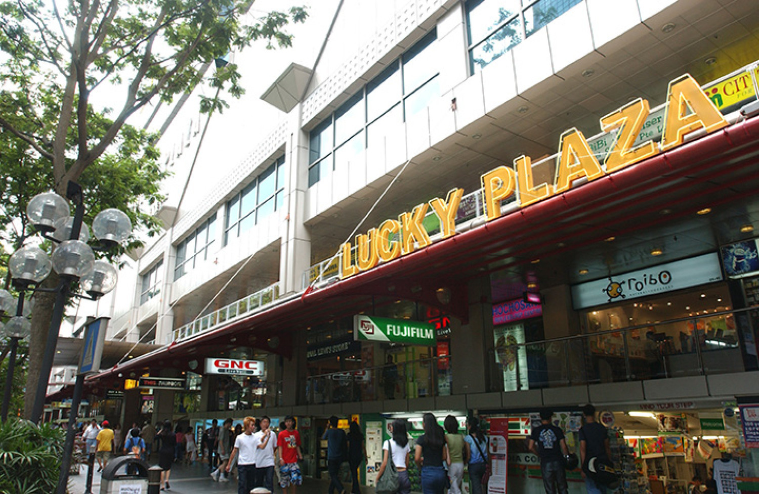 Mortgagee sale of two-bedder at Lucky Plaza for $1.76 mil - Property News