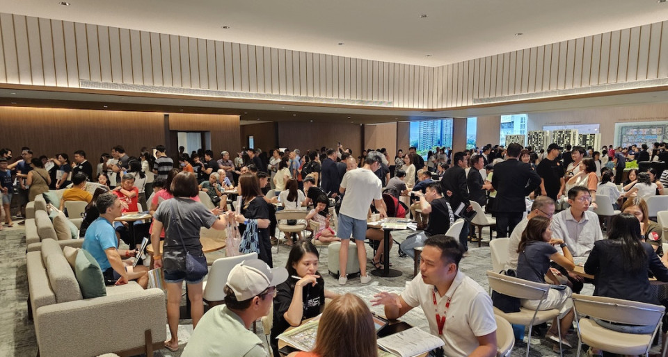 Emerald of Katong draws 10,000 as crowds surge at project sales galleries during Deepavali weekend - New launch property news