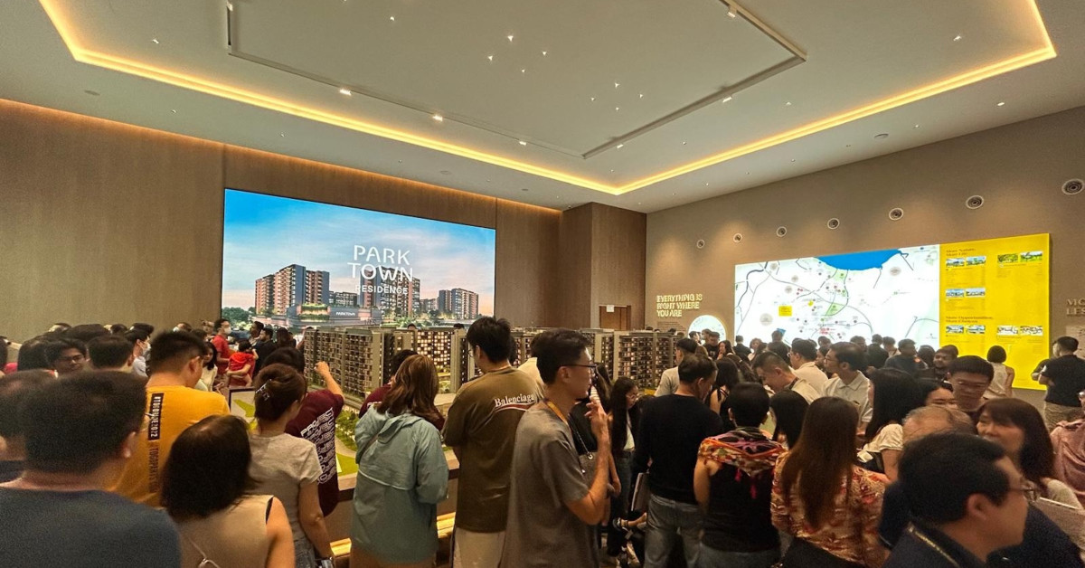 ParkTown Residence preview turnout tops 10,000  - EDGEPROP SINGAPORE