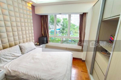 LA CASA Apartment / Condo | Listing