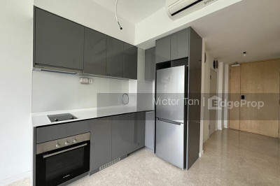 THE TRE VER Apartment / Condo | Listing