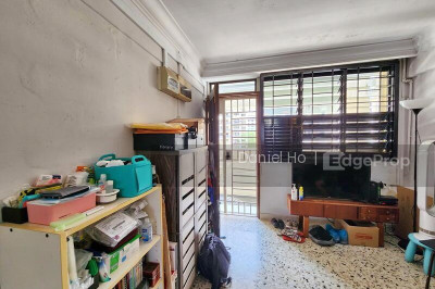 6 HOLLAND CLOSE HDB | Listing