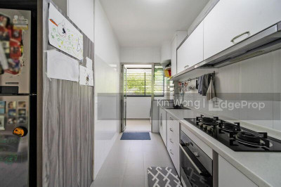 215B COMPASSVALE DRIVE HDB | Listing