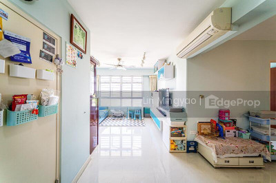 561B JURONG WEST STREET 42 HDB | Listing