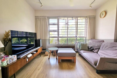 574B WOODLANDS GLEN HDB | Listing