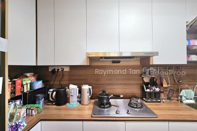 574B WOODLANDS GLEN HDB | Listing