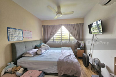 574B WOODLANDS GLEN HDB | Listing