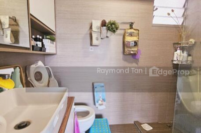 574B WOODLANDS GLEN HDB | Listing