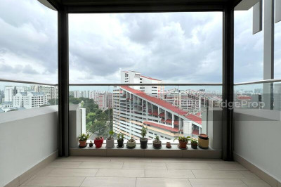 THE TRE VER Apartment / Condo | Listing