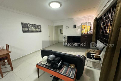 11 PINE CLOSE HDB | Listing