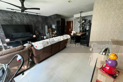 523D TAMPINES CENTRAL 7 HDB | Listing