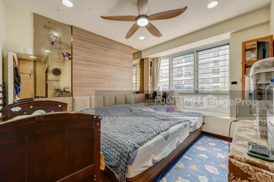 LA CASA Apartment / Condo | Listing