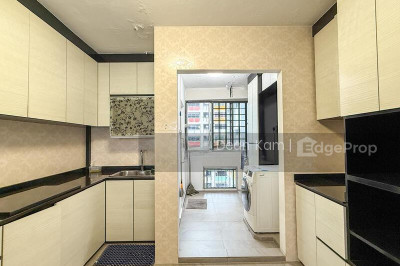 738 JURONG WEST STREET 75 HDB | Listing