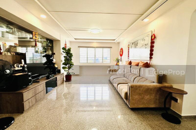 19 QUEEN'S CLOSE HDB | Listing