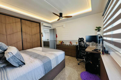 19 QUEEN'S CLOSE HDB | Listing