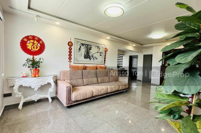 19 QUEEN'S CLOSE HDB | Listing