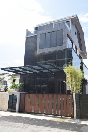 ‘The Glass House’ up for sale at $7.2 mil - Property News