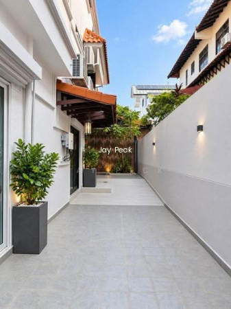 Space @ Kovan HUGE 999-YEAR CORNER TERRACE WITH HOME LIFT NEAR KOVAN MRT Landed For ...