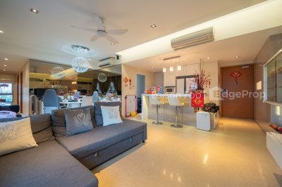 DE ROYALE Apartment / Condo | Listing