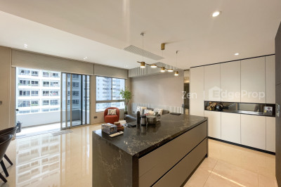 DE ROYALE Apartment / Condo | Listing